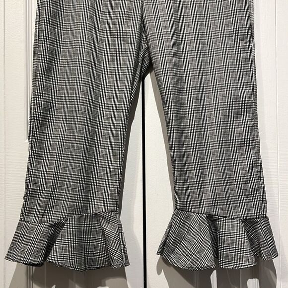 Walter Baker Black/White Houndstooth Plaid Cropped Ruffle Hem Pants Size 8 NWT‎ - Picture 4 of 12